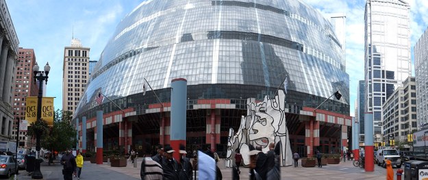 The Death Star from the exterior. It's a crazy, anti-ruban building some ways, but it's probably my favorite Helmut Jahn building. At least it's fun.